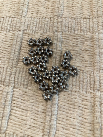 Silver Tone Metal Chubby Daisies Accent Beads #7195 - 1