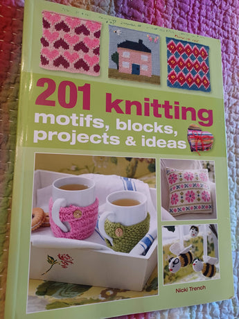 201 Knitting: Motifs, Blocks, Projects & Ideas by Nikki Trench - 1