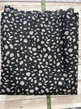 670dca8034be6e479edf2839_black-and-grey-stone-large_1771291198305.jpeg