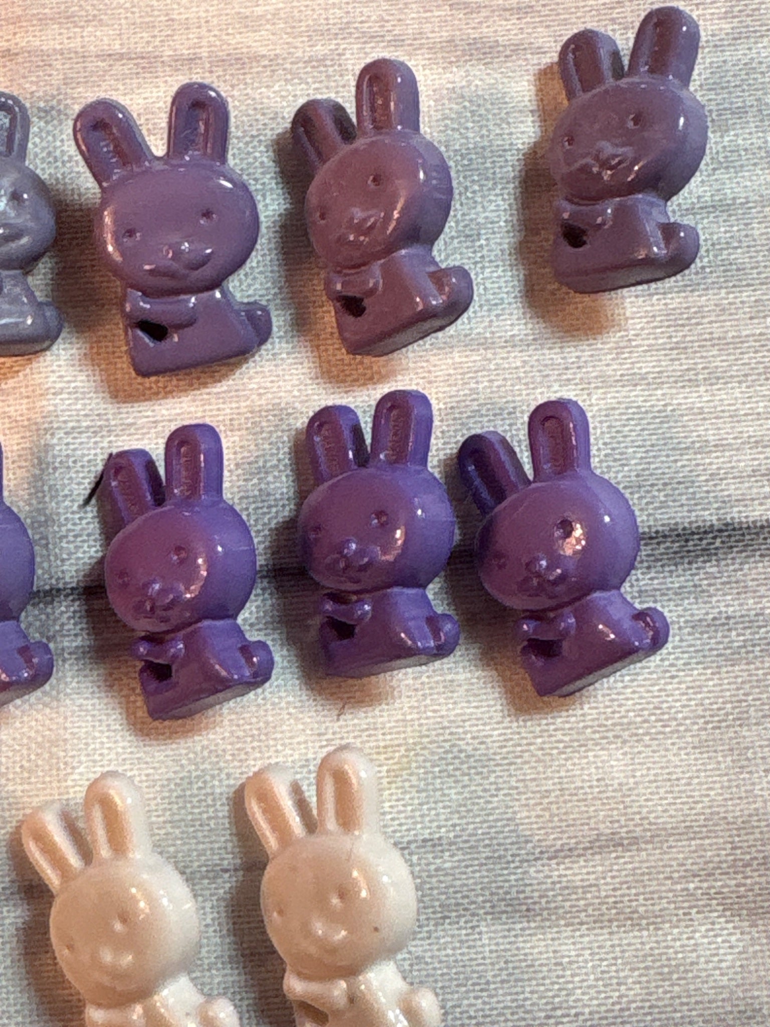 Lot of 34 plastic shank bunny rabbit buttons kids – Remnants by Peo Vee