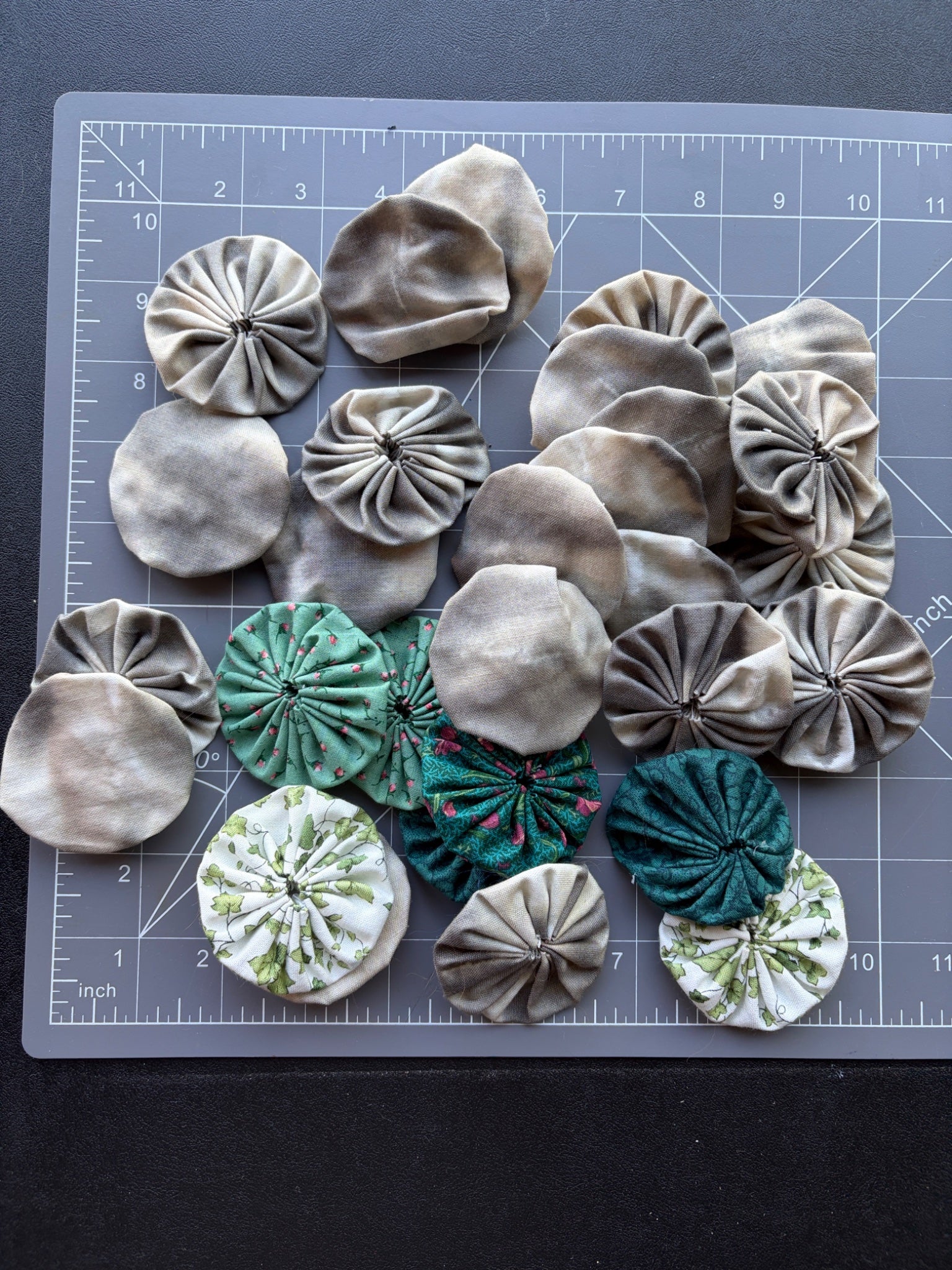 Fabric Rounds Fabric Yo-Yo Rounds – Remnants by Peo Vee